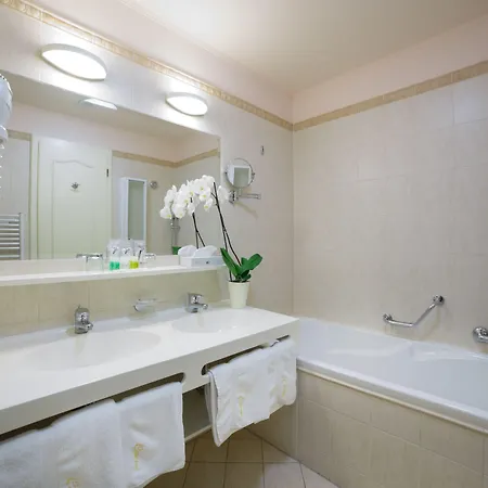 Interhotel Κάρλοβι Βάρι